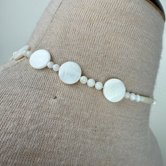 Vintage Circle Mother of Pearl Beaded Necklace Barrel Clasp 17" - Picture 5 of 6
